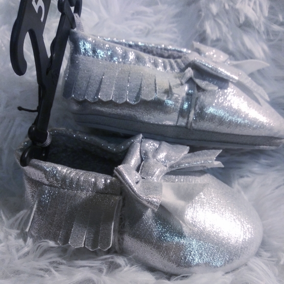 GIRLY TODDLER KIDS SILVER GYPSY SLIPPERS - Picture 2 of 3